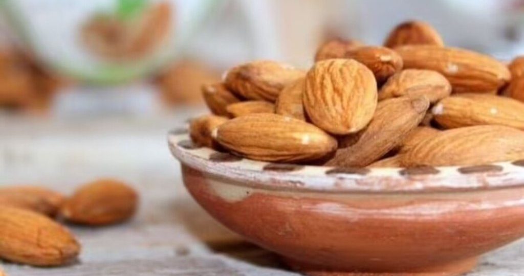 भिजेको बदाम हरेक बिहान खाँदा हुन्छन् यस्ता फाइदा